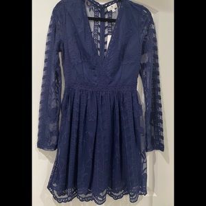 Socialite Long Sleeve V-Neck Lace Dress NAVY Small